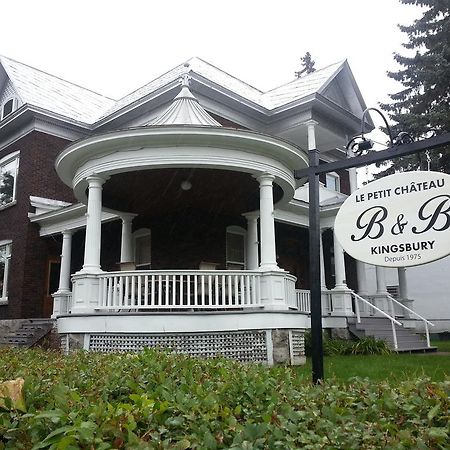 Le Petit Chateau Montebello B&B Экстерьер фото