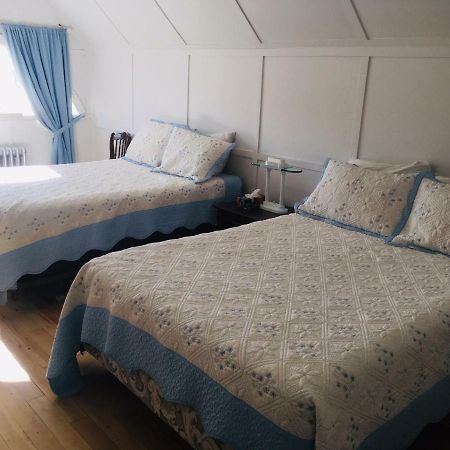 Le Petit Chateau Montebello B&B Экстерьер фото