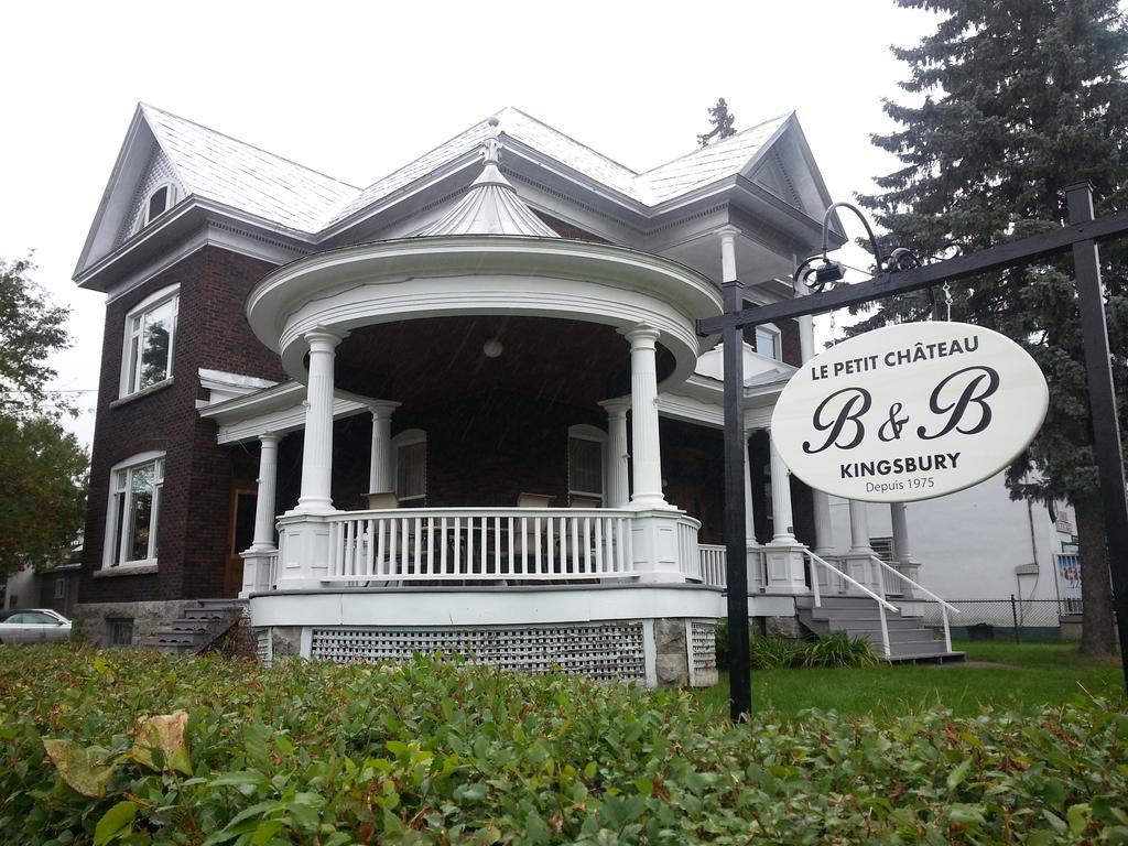 Le Petit Chateau Montebello B&B Экстерьер фото
