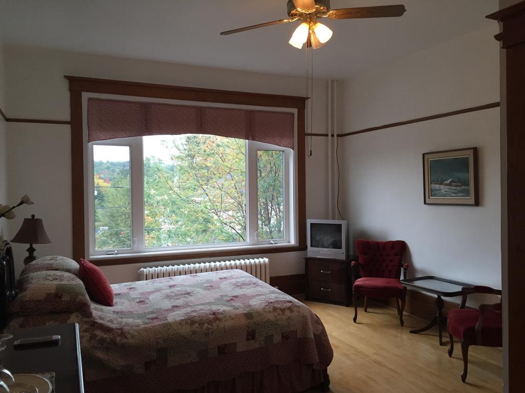 Le Petit Chateau Montebello B&B Номер фото