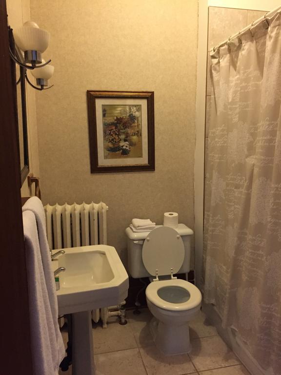 Le Petit Chateau Montebello B&B Номер фото
