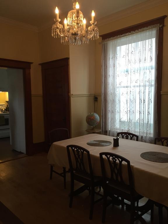 Le Petit Chateau Montebello B&B Экстерьер фото
