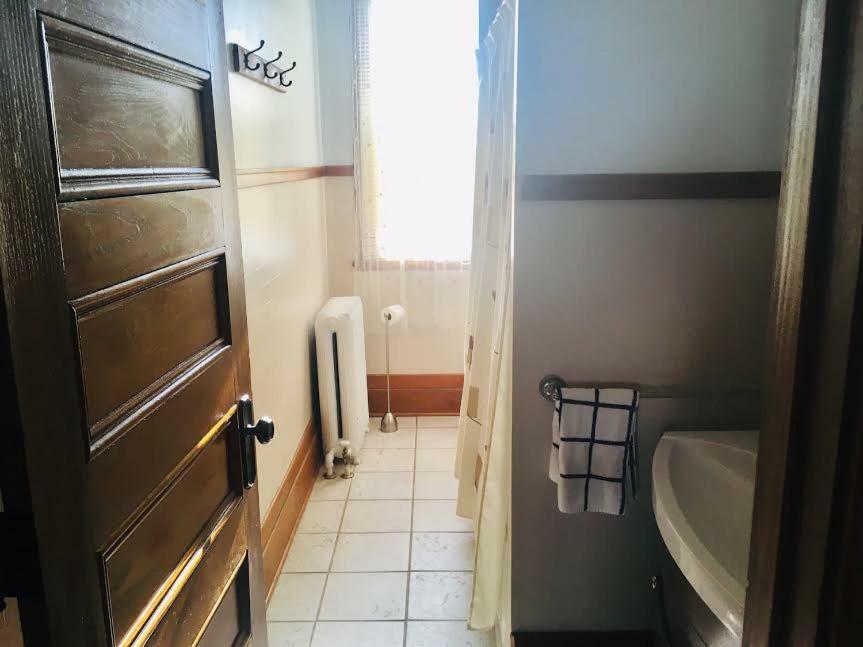 Le Petit Chateau Montebello B&B Экстерьер фото