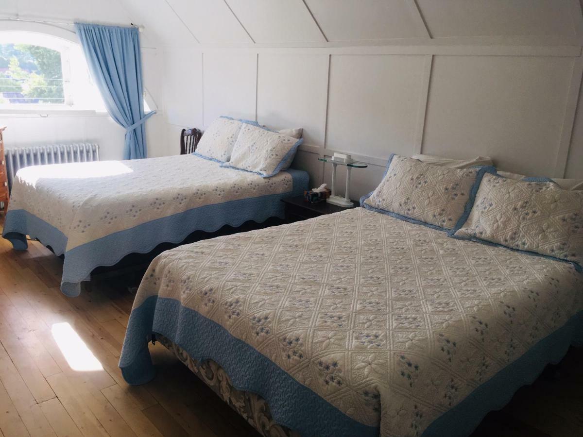 Le Petit Chateau Montebello B&B Экстерьер фото